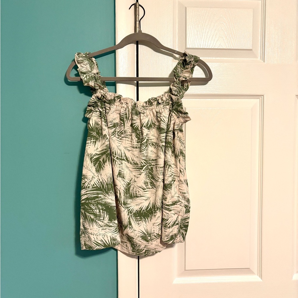 NEW w/o TAGS - Staccato Floral & Flowy Green and White Leaf Print Top - Medium